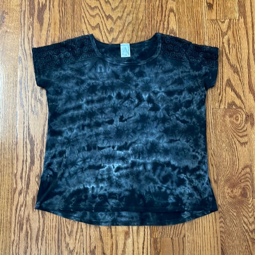 American Age Tie Dye Shirt with Cute Shoulder